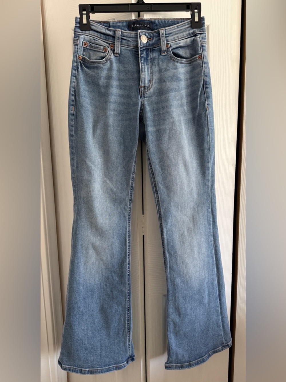 Aeropostale Women's Medium Light Blue Mid-Rise Flare Jeans 00 Short